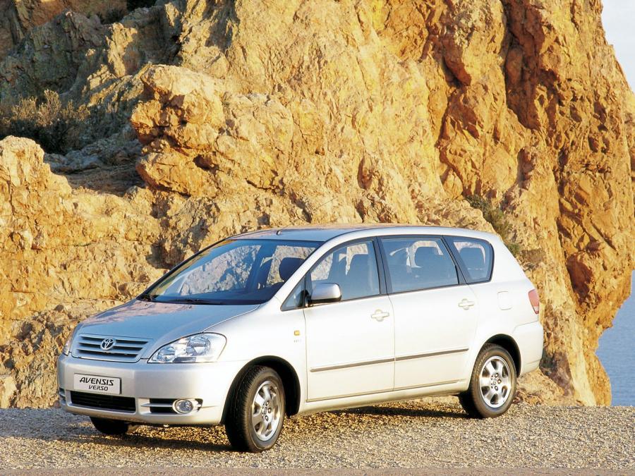  Toyota Avensis Verso 2001 года  (фото 4 из 18)